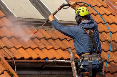 Démoussage et hydrofuge de toiture à Hennebont